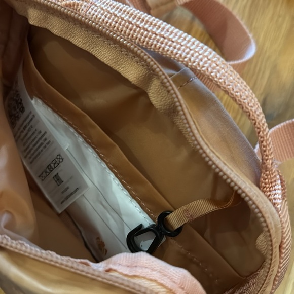 Fjällräven Kånken hip pack flesh Pink or Crossbody Bag great pre owned condition - Picture 3 of 4